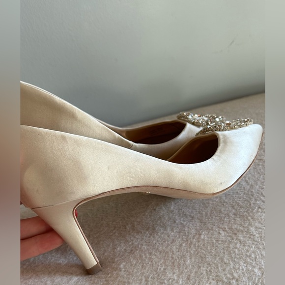 Badgley Mischka Women's Carrie Pump - Champagne size 6.5 - Picture 13 of 14